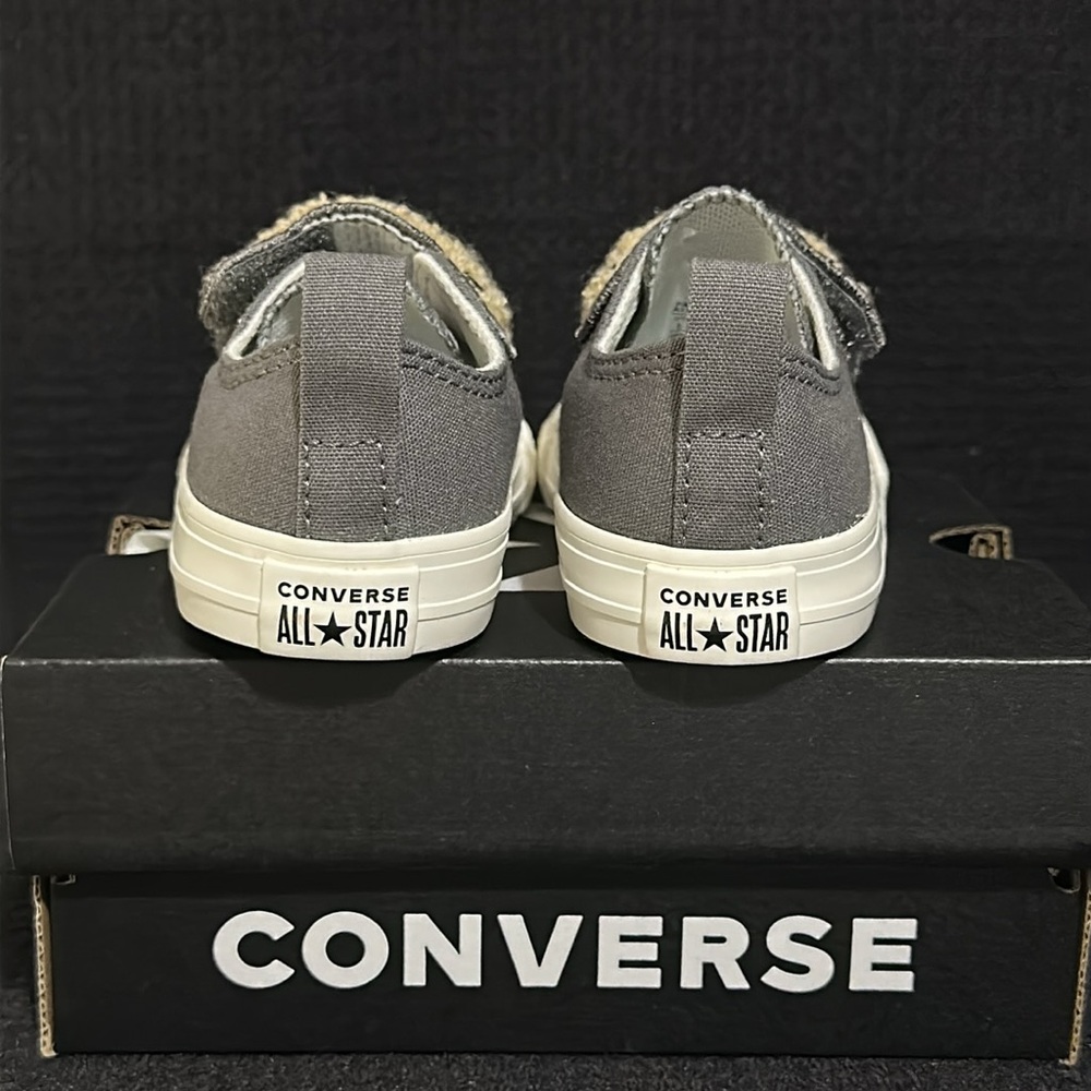 New Converse Chuck Taylor All Star Toddler Size 5 Sneakers Sherpa Bear Shoes - Picture 5 of 8